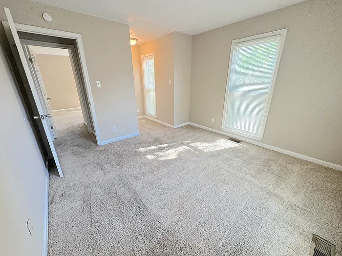 915 Green St #915 — Photo 14