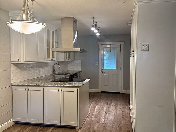 5th image of 2100 Austin St APT 1