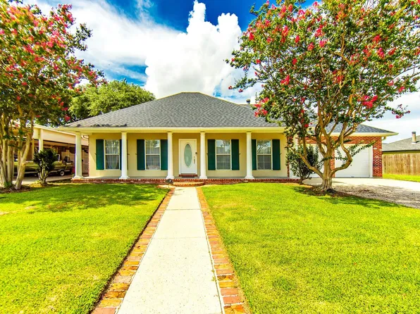 8 Summerfield Dr, Houma, LA 70360