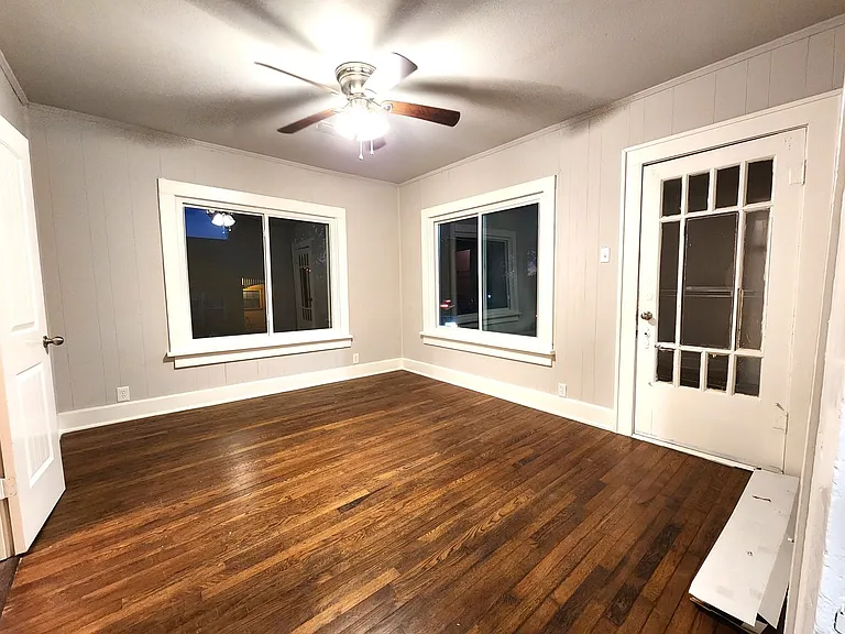 2114 N Elm St — Photo 15