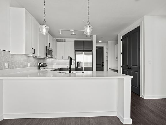 3rd image of 1100 N Zang Blvd #1B-1Ba-1014Sqft