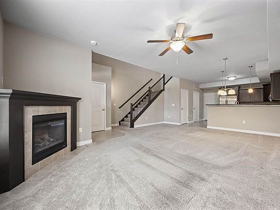 5th image of 458 Charlotte Ln