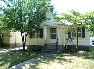 878 Quarry Dr, Cleveland Heights, OH