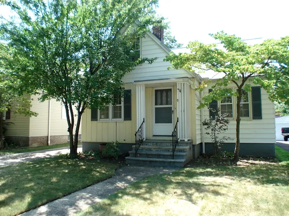 878 Quarry Dr, Cleveland Heights, OH 44121