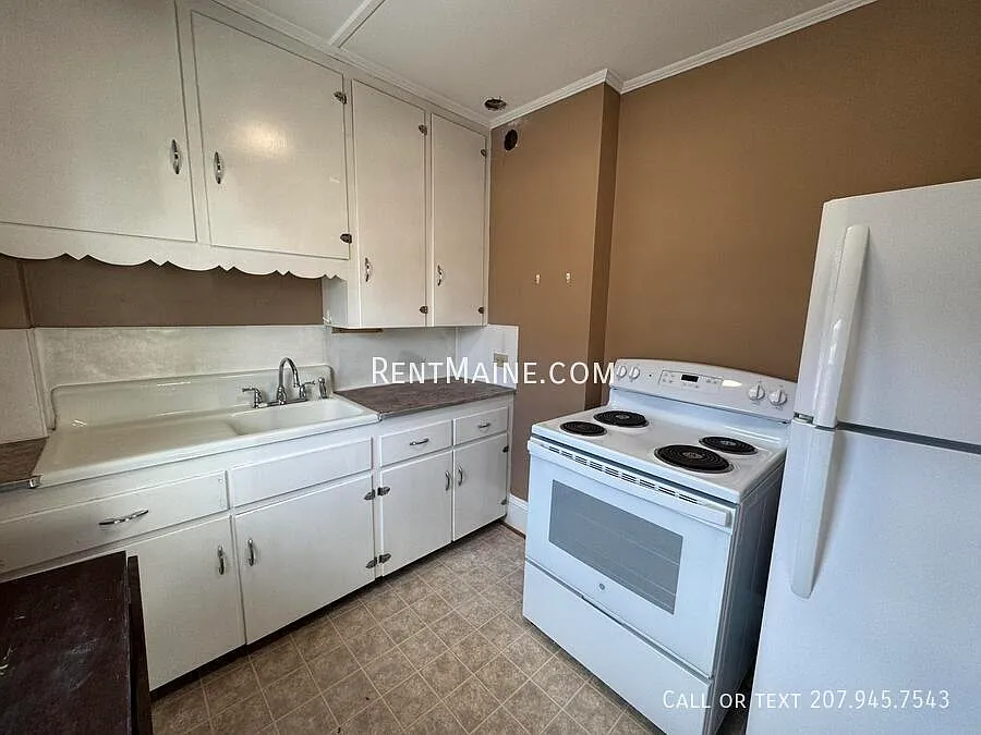 1BR/1BA Apartment in Downtown Waterville — Photo 2