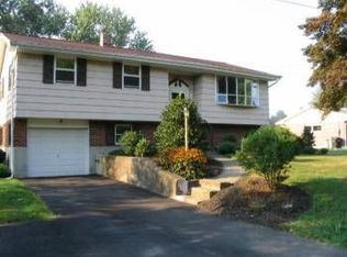 3330 Greenwood Dr, Hellertown, PA 18055