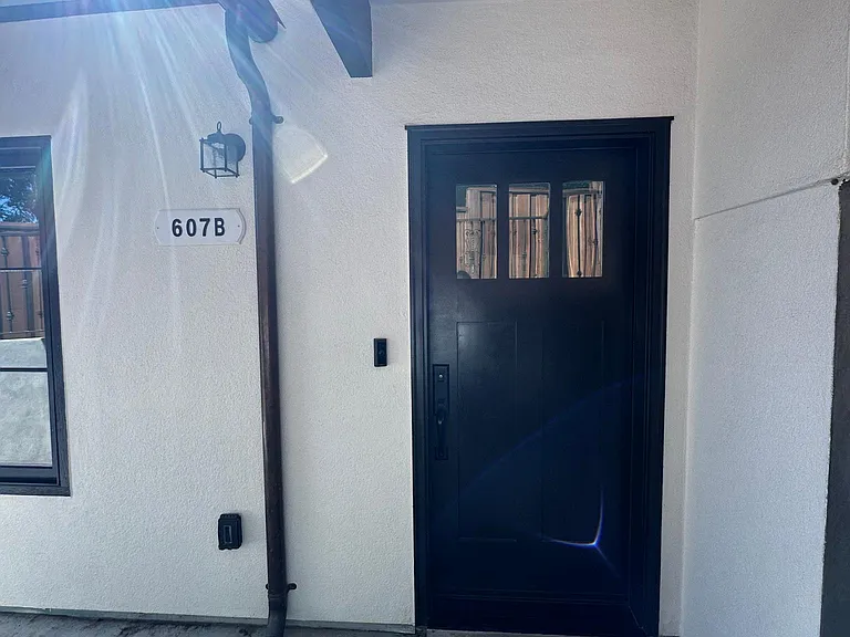 607 Wellington Dr #B — Photo 1