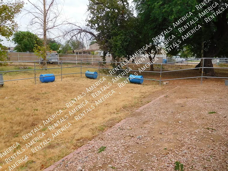 5747 N 105th Ln — Photo 38