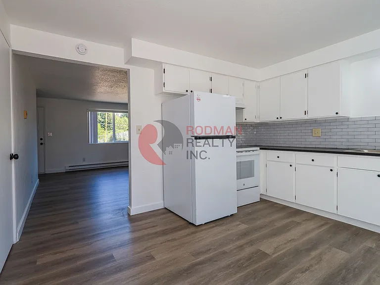890 Dougherty Dr NE — Photo 1