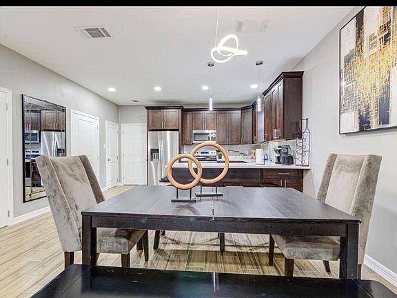4th image of 3433 Lydia St