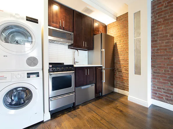 27 Avenue C image 3 of 23