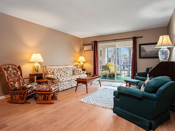 4th image of 741 Indian Trail Blvd APT 6