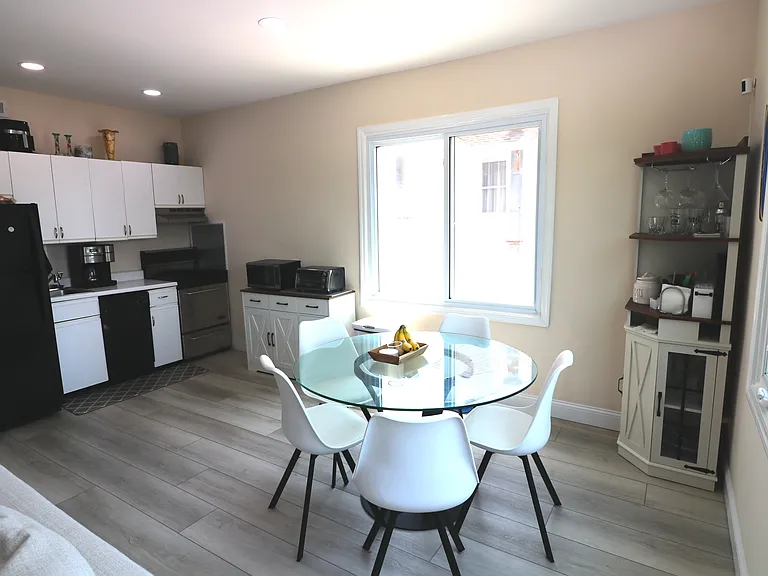 1 1/2 N Newport Ave #3A — Photo 7