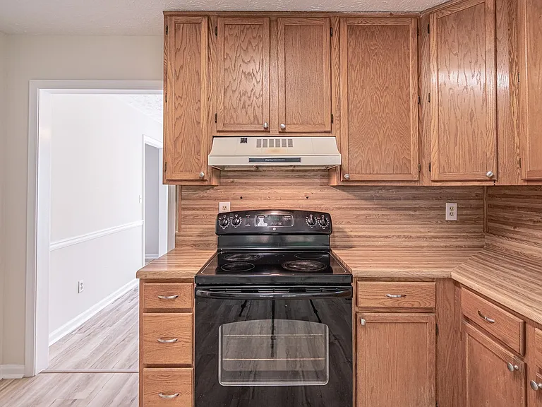 2402 Betsy Ct SW — Photo 17