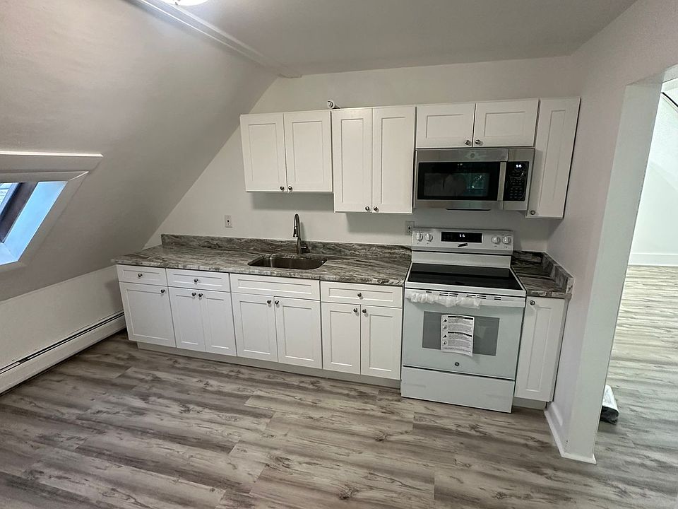 1st image of 127 Grove St Floor 3