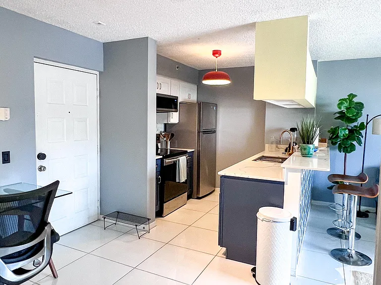 460 S Park Rd #206 — Photo 34