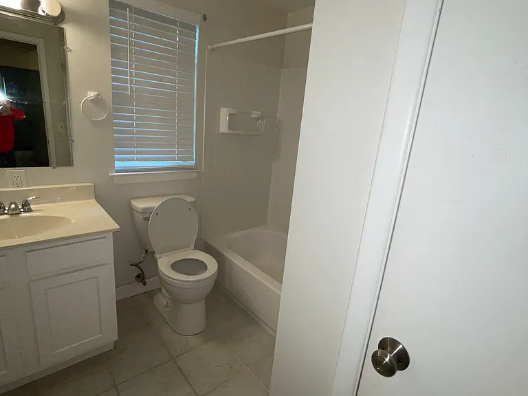 109 Sycamore Ln #B — Photo 8