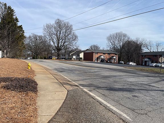 2nd image of 20 Ridgestone Cir