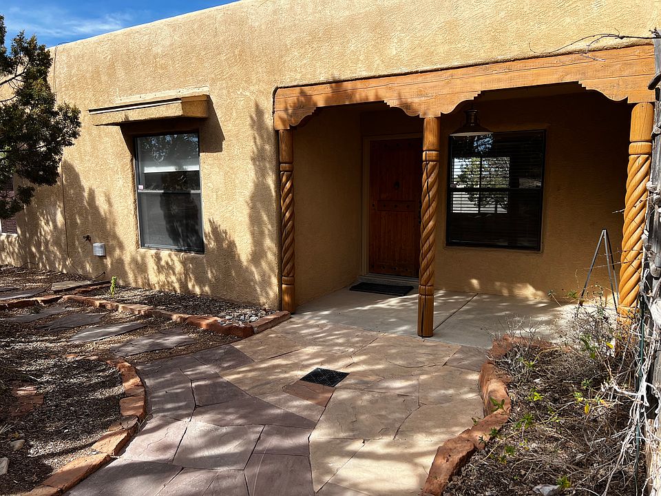 1st image of 10 Lucero Rd