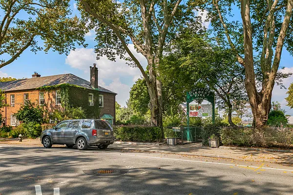 Rented by Compass | media 16