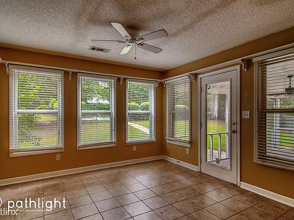 4th image of 726 Forestglen Dr