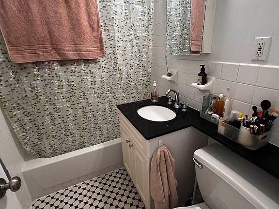 5th image of 654 Amsterdam Ave #3F