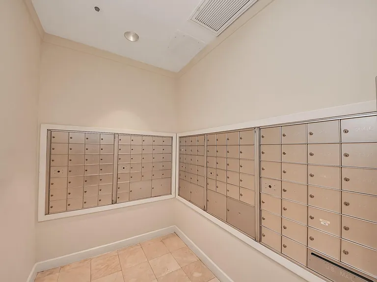1300 Lamar St #T8 — Photo 31