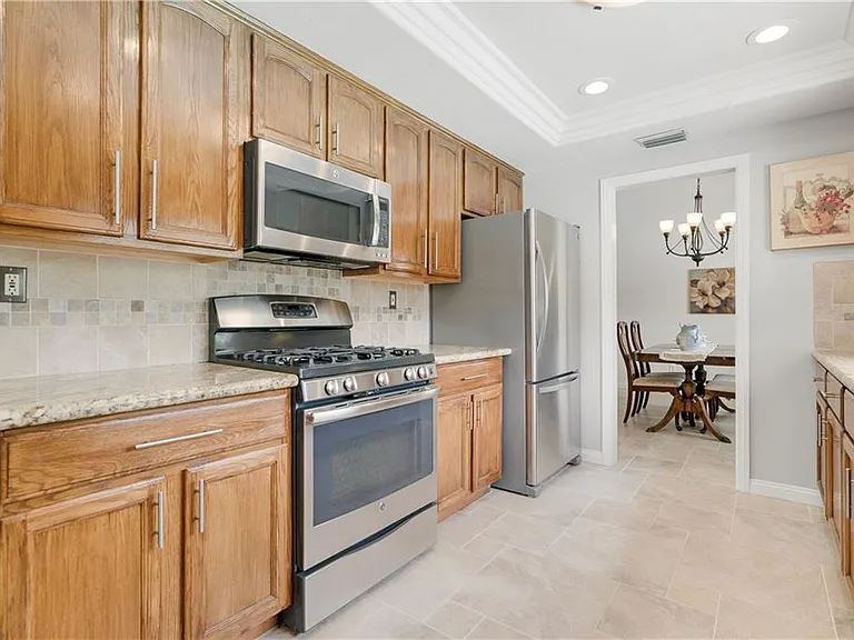 10112 Banyan St — Photo 10