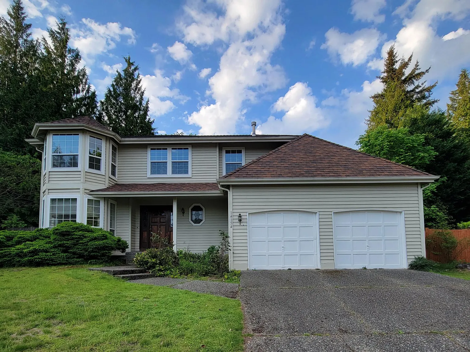 4 bed, 2.5 bath, 2400 sqft, $4,300 — Photo 1