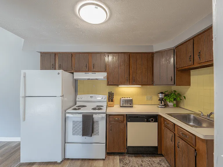 Washington Square Apartments — Photo 10