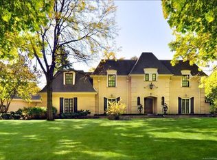 250 N Mayflower Rd, Lake Forest, IL 60045