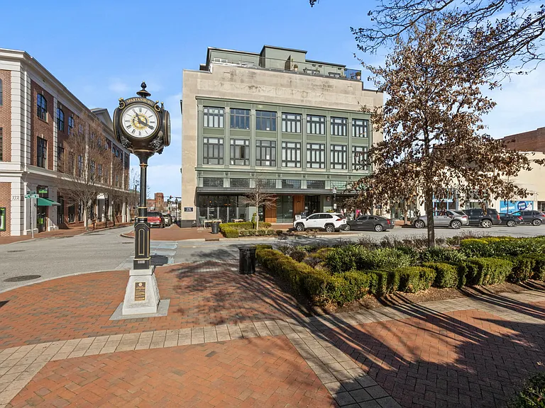 Aug Smith on Main — Photo 23