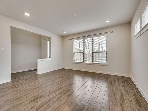 4th image of 410 Bonfield Dr