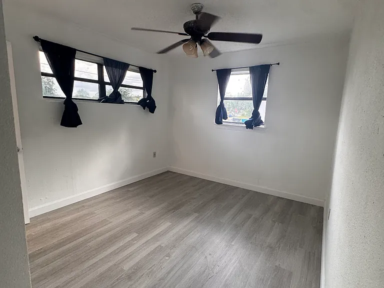 610 Yucatan Dr — Photo 3
