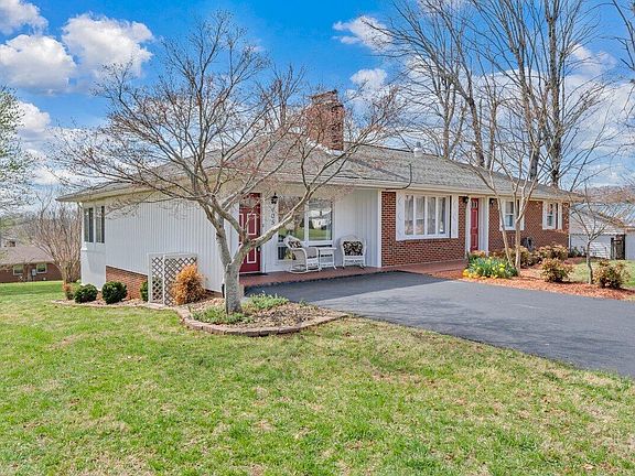 2nd image of 405 Hilltop Dr