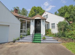 217 E St S, Suffield, CT 06078