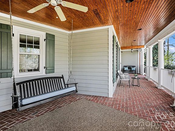 3rd image of 3301 Foxridge Rd