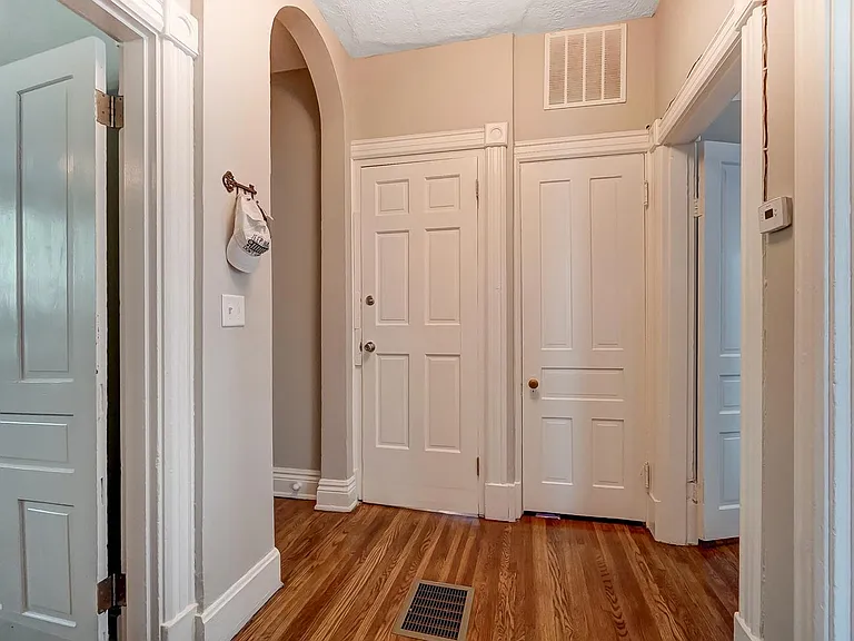 2546 Ingleside Ave #2 — Photo 7