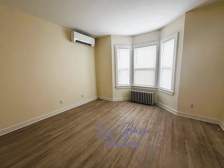 Pleasant St — Photo 13
