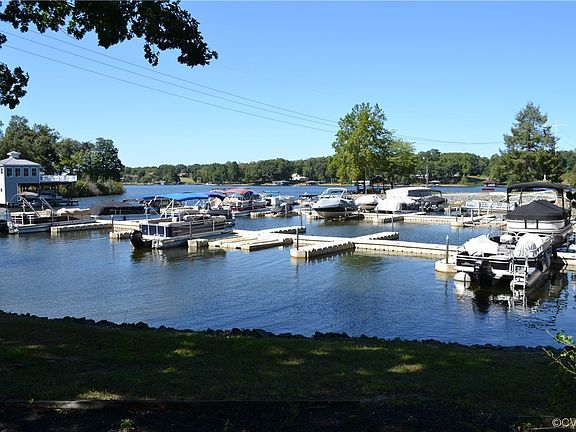 4th image of 124 Tall Pines Dr