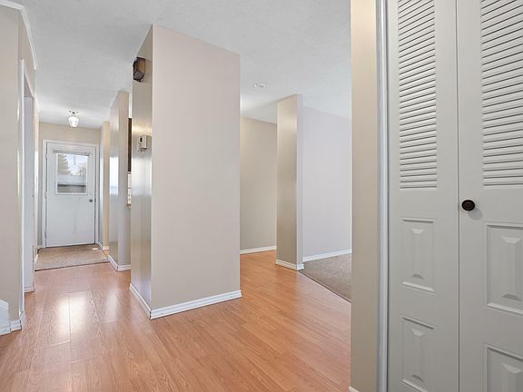 2nd image of 2 Campbell Cres E