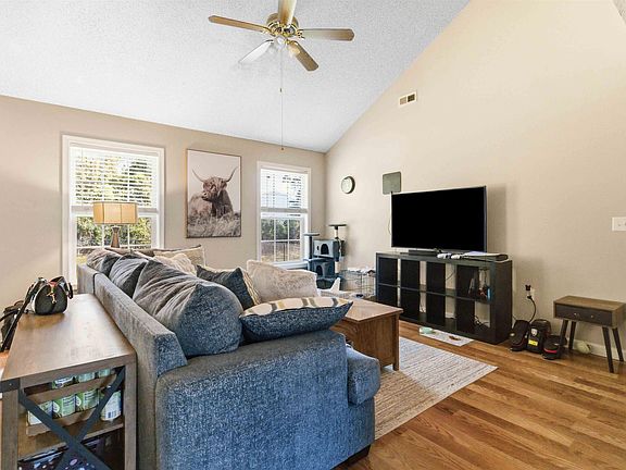 5th image of 1 Sandalwood Ln