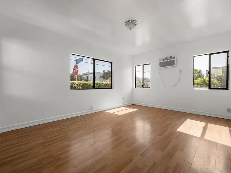 6000 Lexington Ave — Photo 3