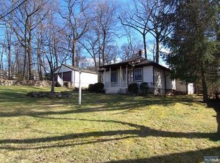 108 Roland St, Park Ridge, NJ 07656