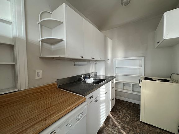 2nd image of 3732 Southwest Trfy APT 8