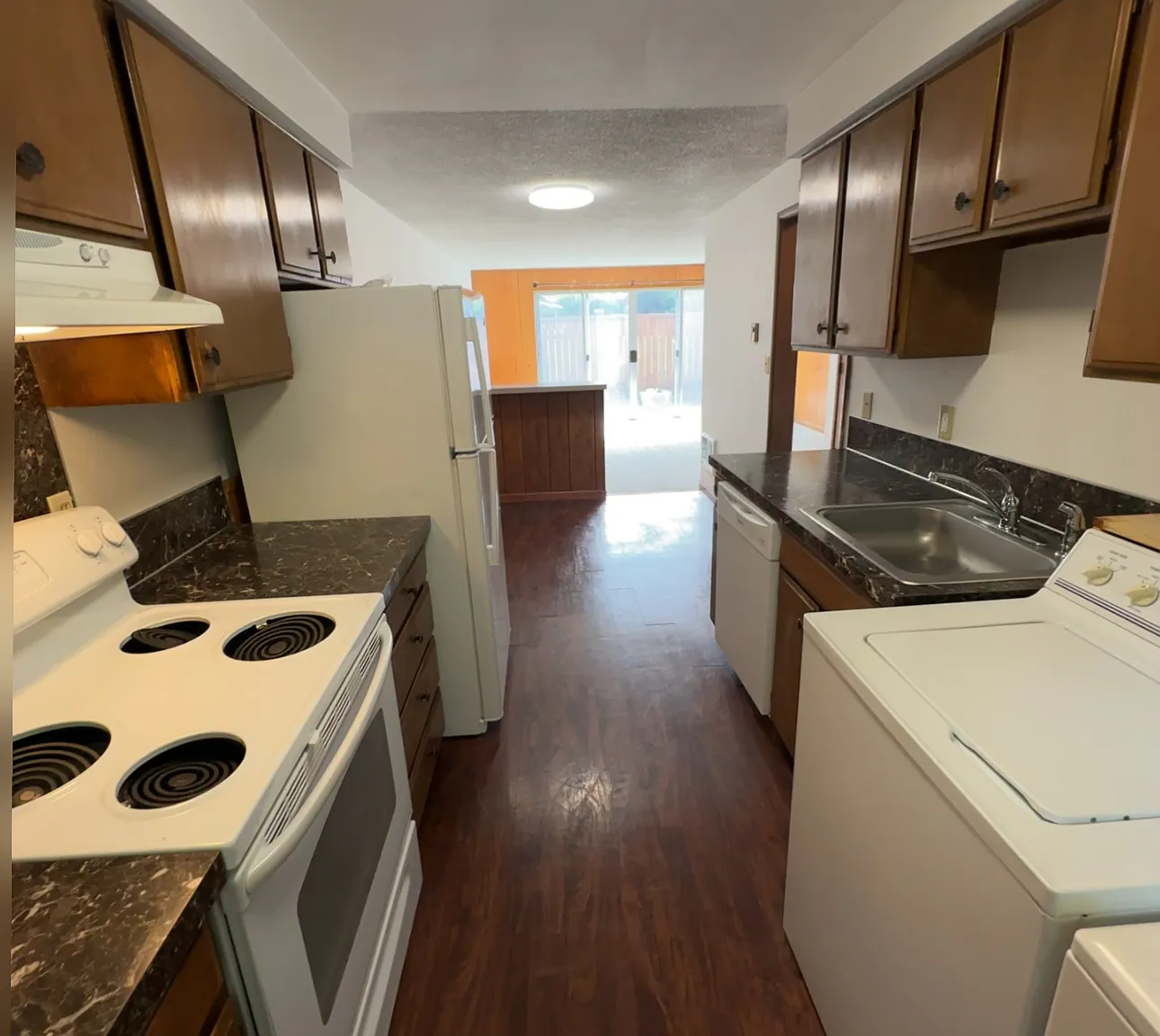 2 bed, 1.5 bath, 1100 sqft, $1,795 — Photo 3