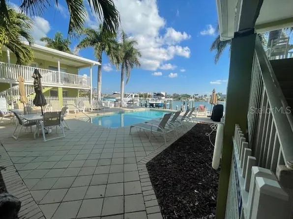 225 104th Ave APT 102, Treasure Island, FL 33706