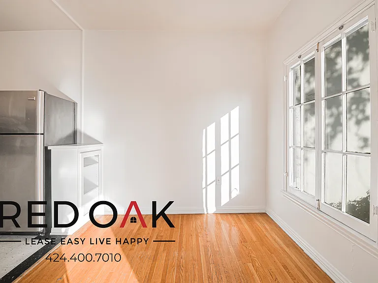 180 S Sycamore Ave #104 — Photo 6