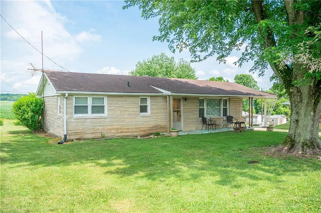 159 Arnold St photo 1