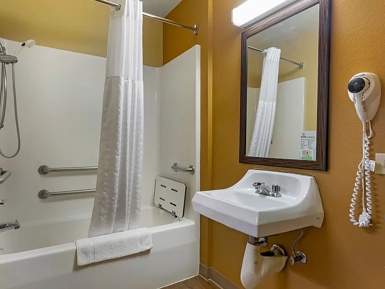 Studio Suite - 2 Full Beds
